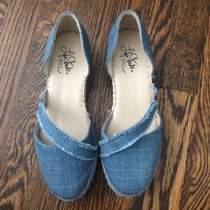 Never worn size 7 Lifestride denim espadrilles